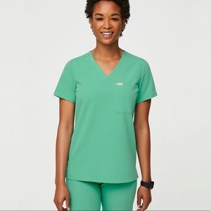 FIGS Surgical Green Scrub Set Catarina top Zamora Joggers